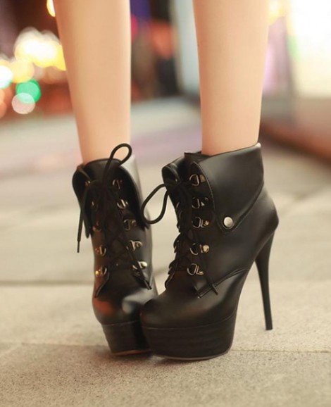 Boot nữ cổ ngắn cao gót sành điệu màu đen GBN2301