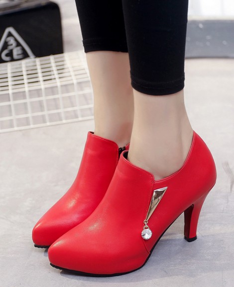 Boot nữ cổ sâu sành điệu màu đỏ GBN17902