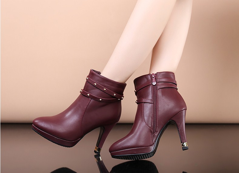 Giày boot nữ da cổ ngắn thời trang màu nâu GBN4701