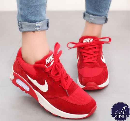 Phân biệt giày thể thao nữ Nike chính hãng và Fake | websosanh.vn