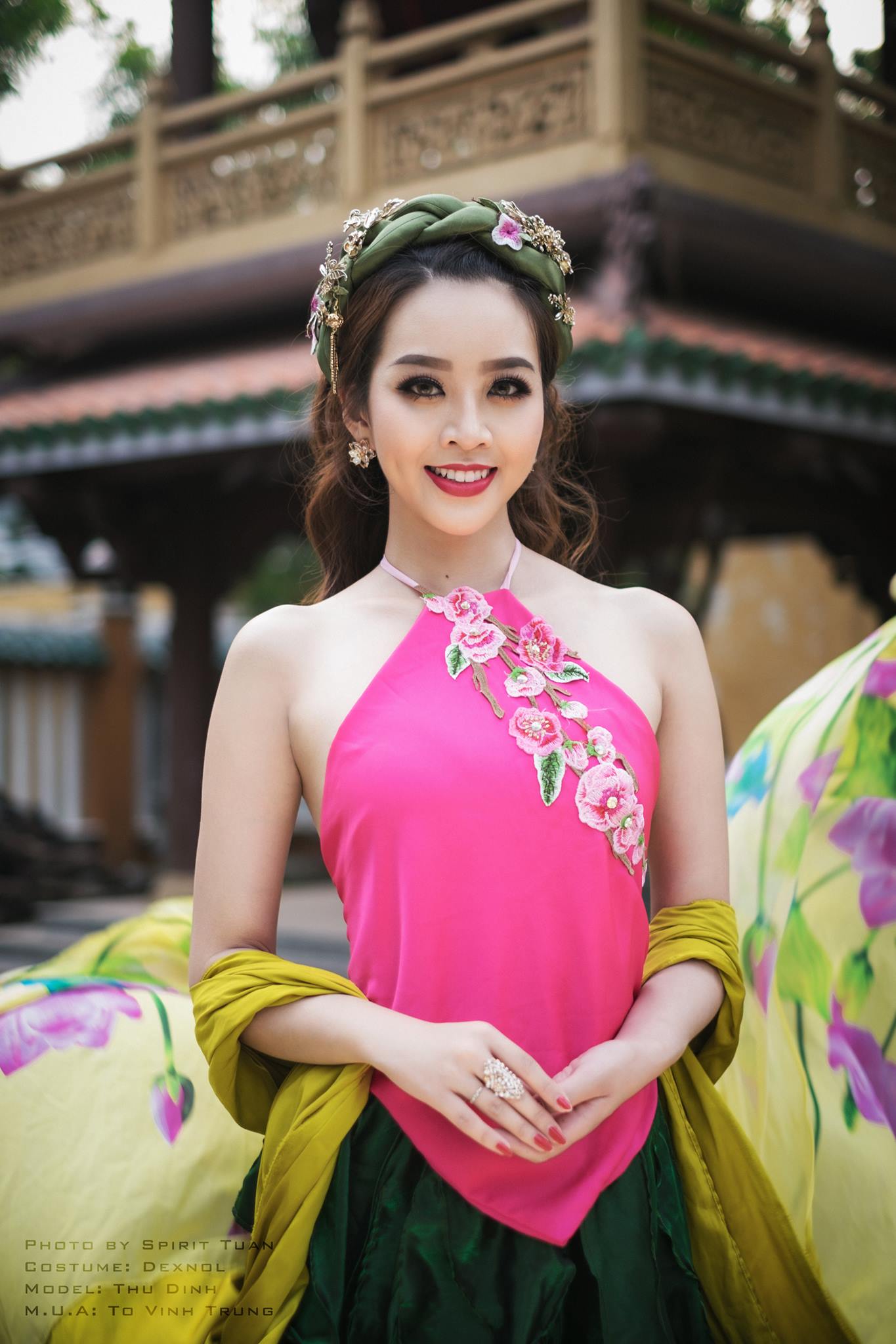 Á hậu điện ảnh Nguyễn Thư Đình xinh xắn và yêu kiểu với áo yếm