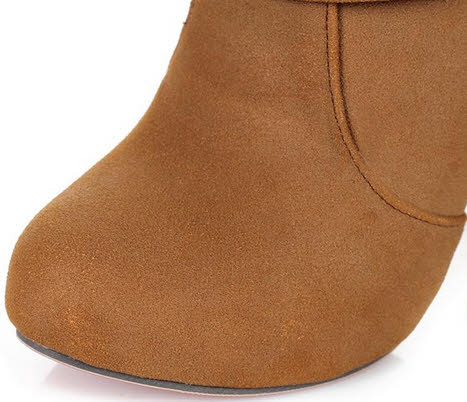 Mũi giày boot nữ cá tính và sang trọng