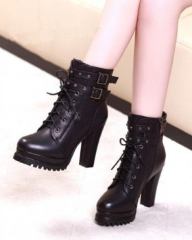 Boot da gót vuông 10cm đính đinh CÁ TÍNH GBN68