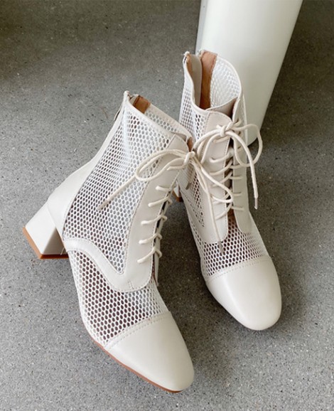 Boot lưới cổ ngắn gót vuông 5cm cột dây màu kem HIỆN ĐẠI GBN6202