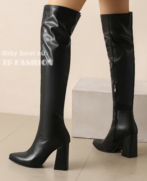 Giày boot nữ cổ cao qua gối ĐƠN GIẢN mũi nhọn gót vuông 9.5cm màu đen GCC23A