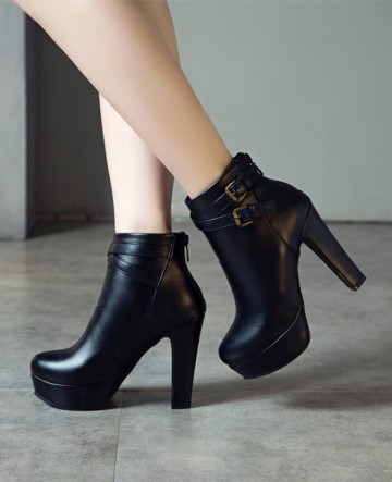 Giày boot nữ cổ ngắn cao gót 12cm màu đen GBN10301