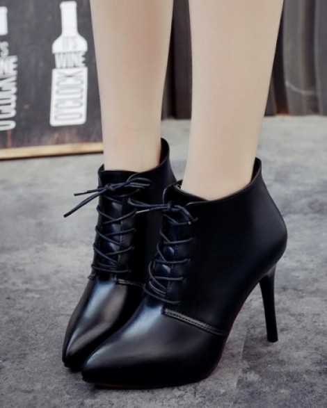 Giày boot nữ cổ ngắn màu đen hiện đại GBN93
