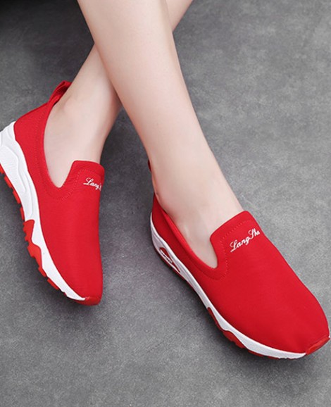Giày slip on thể thao màu đỏ tương tắn GTT5803
