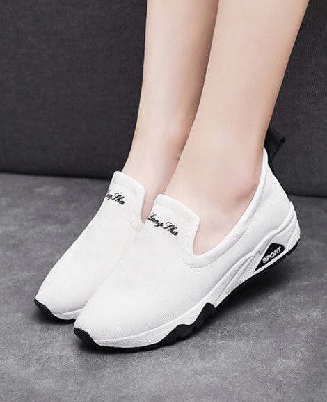 Giày slip on thể thao màu trắng xinh xắn GTT5801