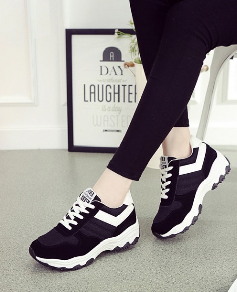 Giày thể thao nữ cột dây năng động màu đen GTT6501